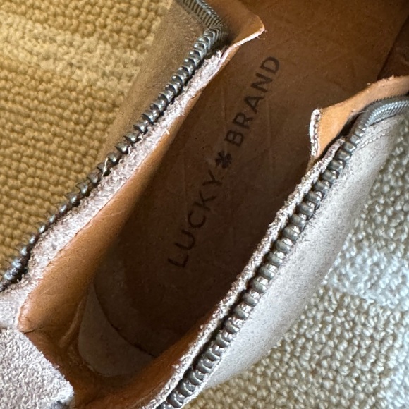 Lucky Brand Taupe Suede Ankle Booties Side Zip Low Heel Western Rustic 10.5 - Picture 11 of 14